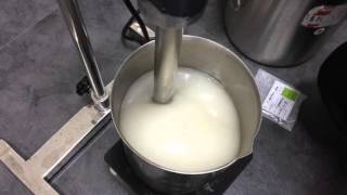 Xanthan Gum 2 powder wetting in water [upl. by Enylrac]